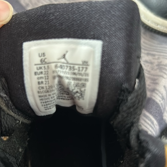 2021
Air Jordan 1 Mid TD 'Black University Gold' - Picture 5 of 6